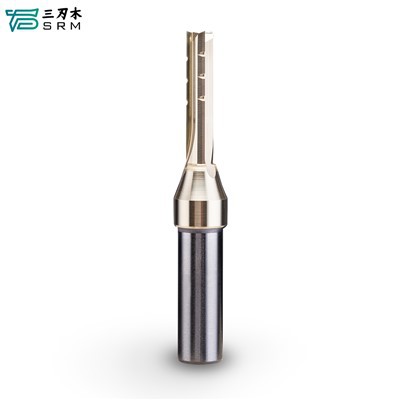 Rak fräsbit med spånbrytare